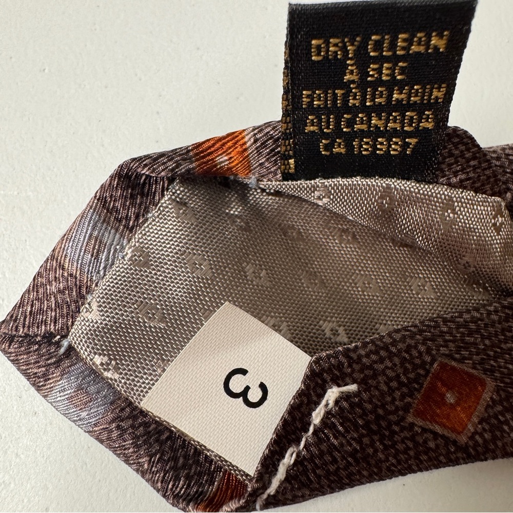 NWT DION SIGNATURE 100% Italian Silk Tie - Handmade in Canada - Picture 5 of 5